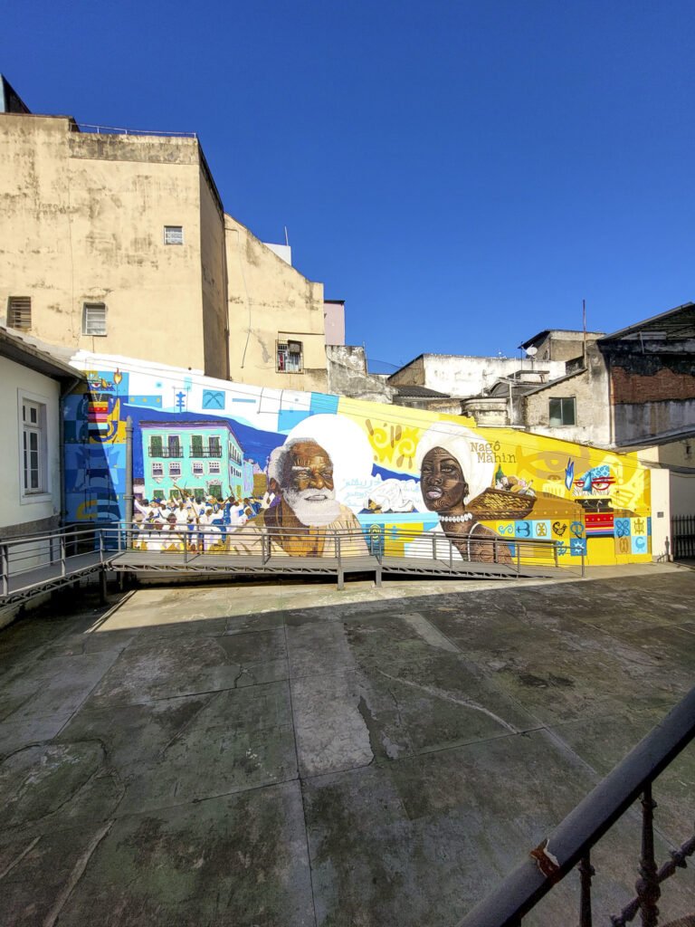 Mural na Pequena África retratando Tia Ciata e ancestralidade afro-brasileira na região portuária do Rio